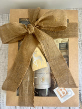 Load image into Gallery viewer, Red Wine Christmas Gift Box
